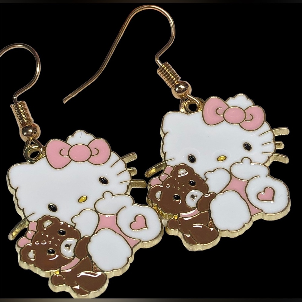 2/20 Hello kitty with a teddy bear earrings in gold